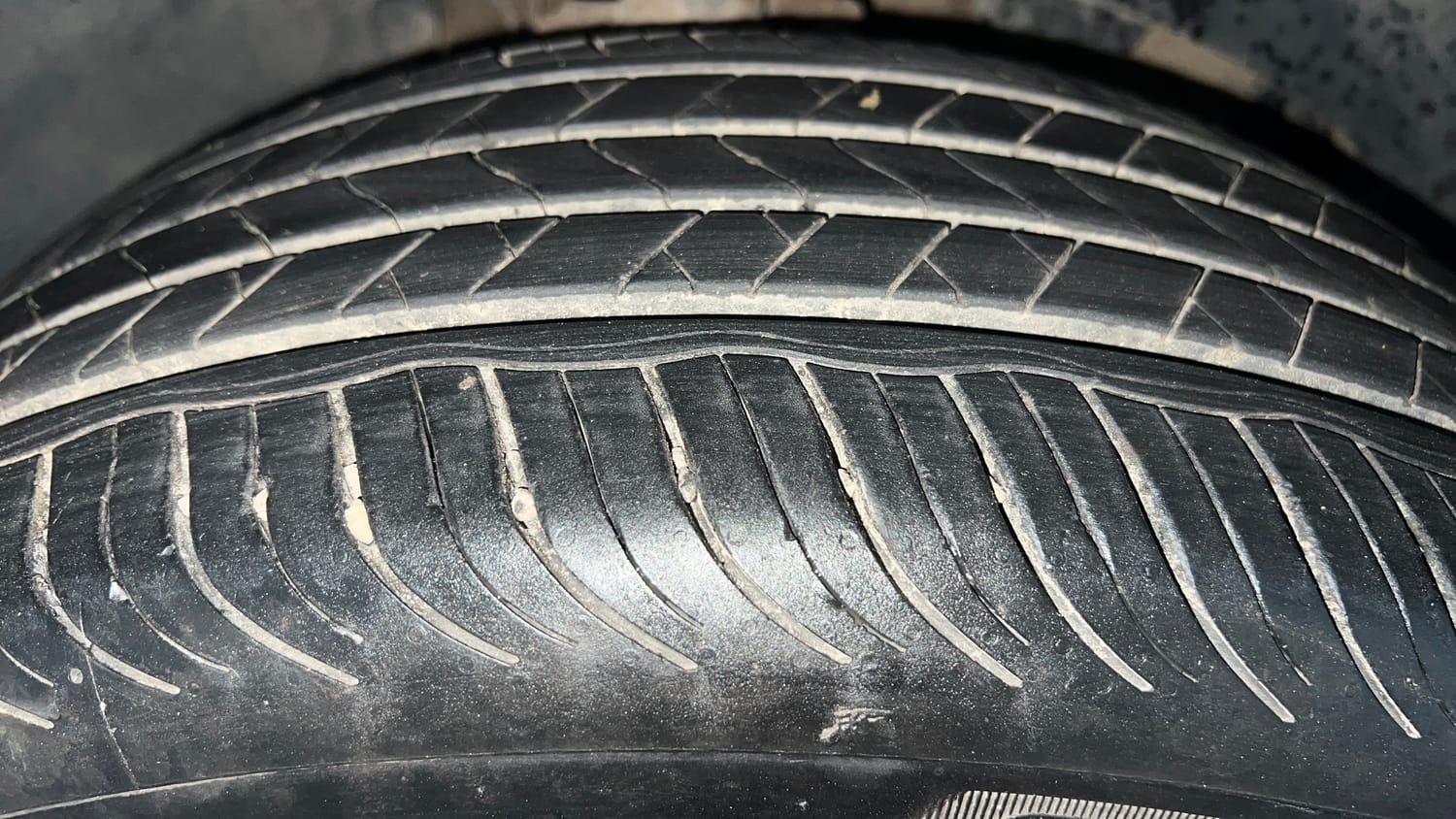 Used 2021 Renault Duster RXZ 1.3 Turbo Petrol CVT Petrol Automatic tyres RIGHT FRONT TYRE TREAD VIEW
