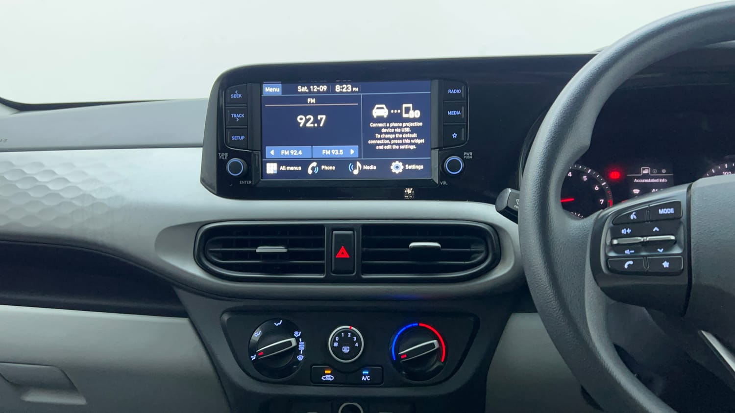 Used 2023 Hyundai Grand i10 Nios Sportz 1.2 Kappa CNG Cng Manual top_features Touch screen infotainment system