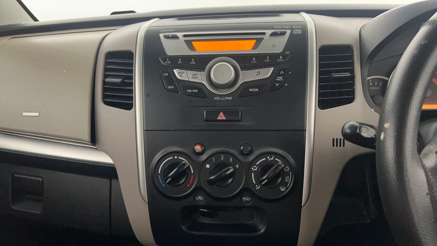 Used 2013 Maruti Suzuki Wagon R 1.0 VXi Petrol Manual interior MUSIC SYSTEM & AC CONTROL VIEW