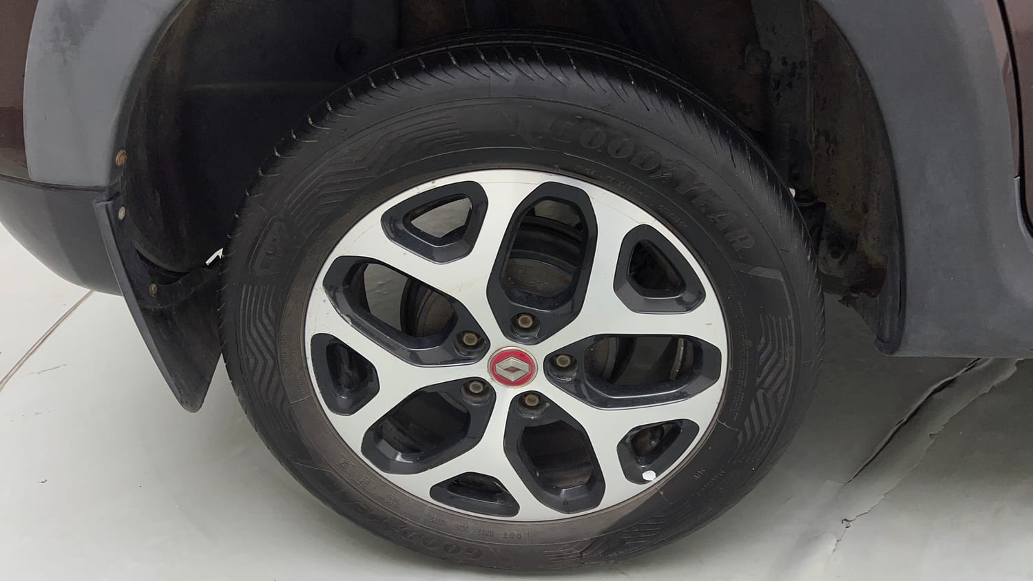 Used 2021 Renault Duster RXZ 1.3 Turbo Petrol CVT Petrol Automatic tyres RIGHT REAR TYRE RIM VIEW