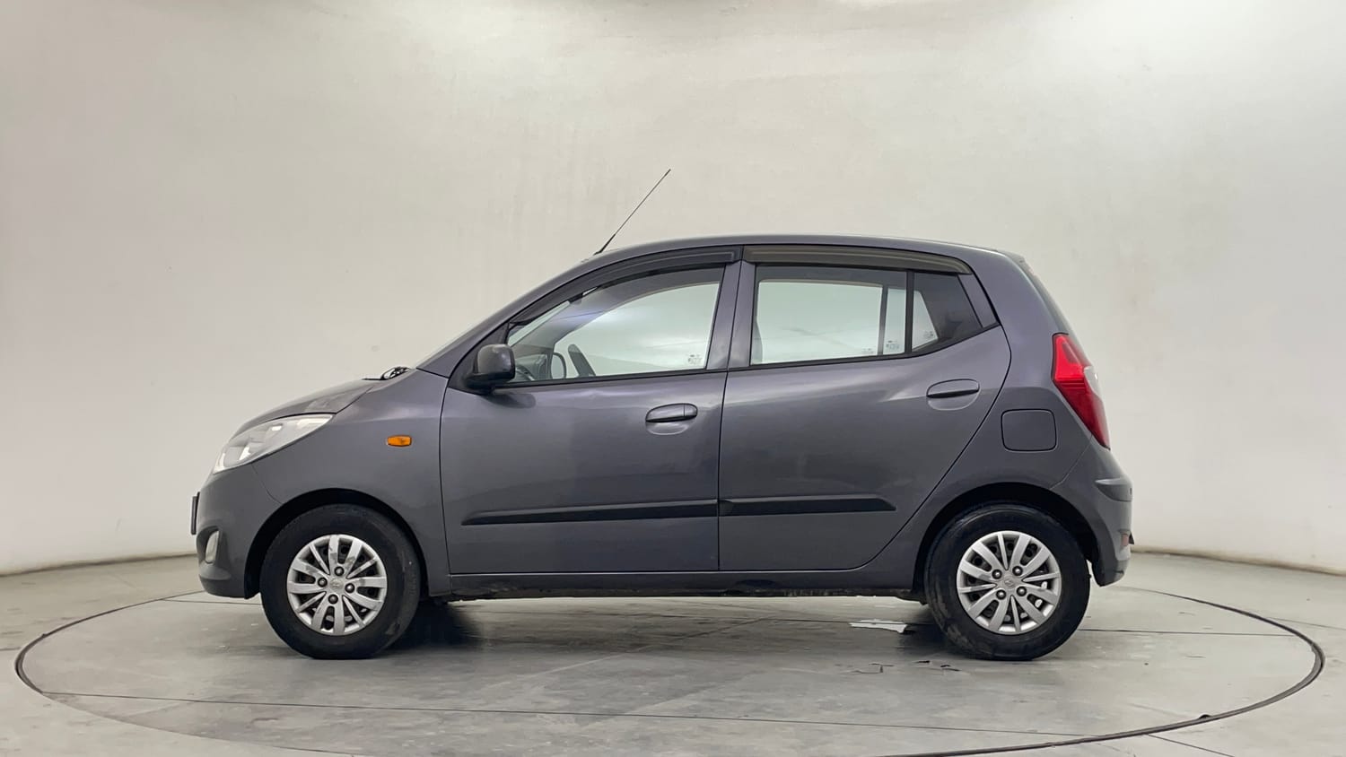 Used 2016 Hyundai i10 Sportz 1.1 iRDE2 Petrol Manual exterior LEFT SIDE VIEW