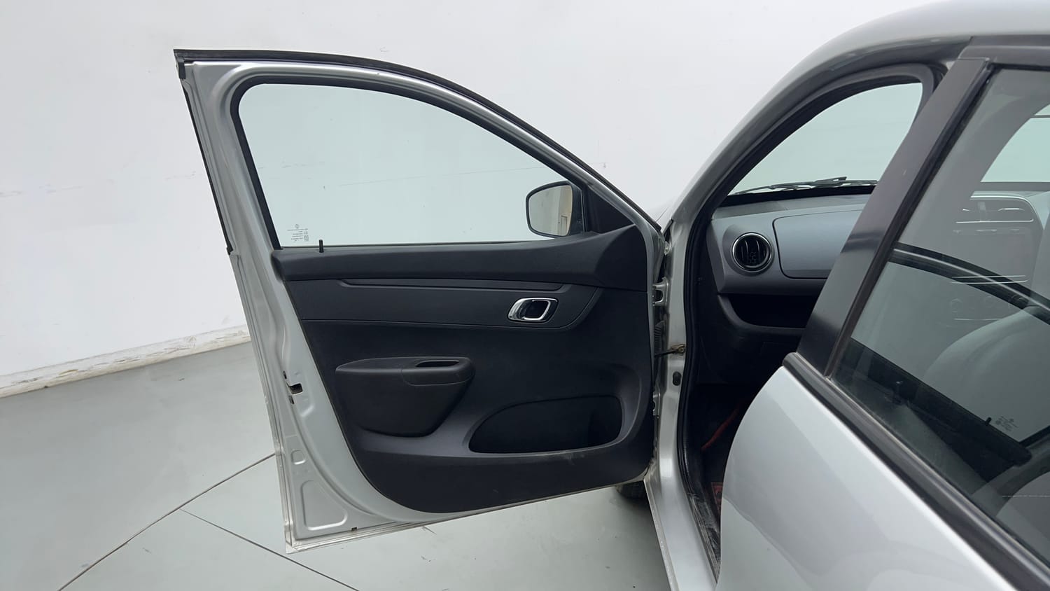 Used 2020 Renault Kwid 1.0 RXT AMT Opt Petrol Automatic interior LEFT FRONT DOOR OPEN VIEW