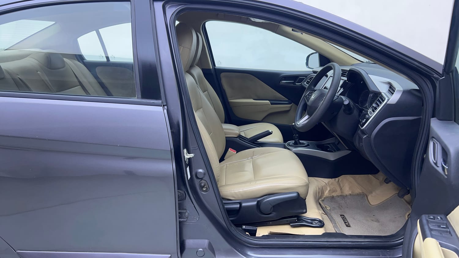 Used 2018 Honda City V Petrol Petrol Manual interior RIGHT SIDE FRONT DOOR CABIN VIEW