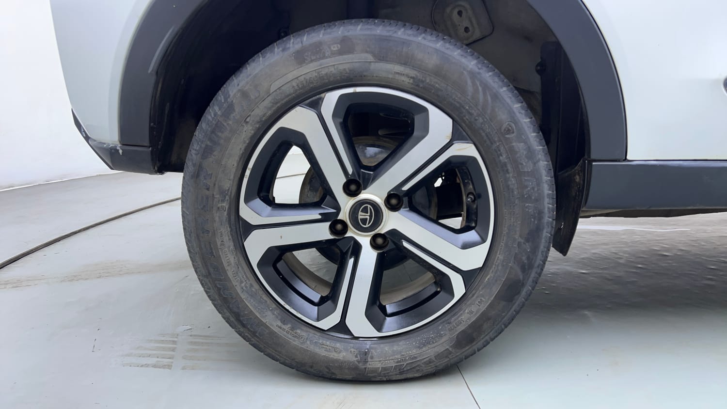 Used 2021 Tata Nexon EV XZ Plus Electric Automatic tyres RIGHT REAR TYRE RIM VIEW