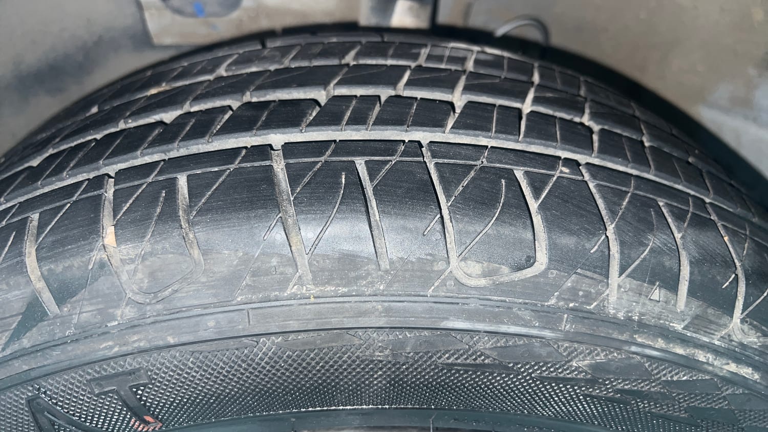 Used 2020 hyundai Venue SX 1.0 Turbo Petrol Petrol Manual tyres LEFT FRONT TYRE TREAD VIEW