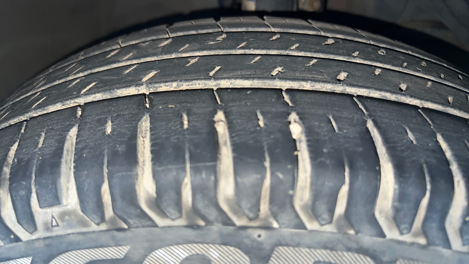 Used 2017 Maruti Suzuki Dzire ZXi Plus AMT Petrol Automatic tyres RIGHT FRONT TYRE TREAD VIEW