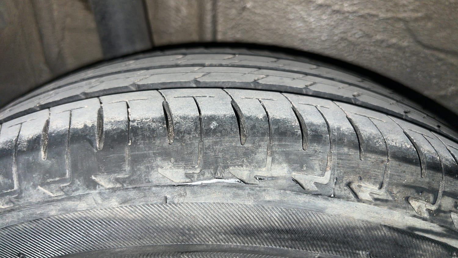 Used 2023 Maruti Suzuki Ignis Zeta 1.2 MT Petrol Manual tyres RIGHT REAR TYRE TREAD VIEW