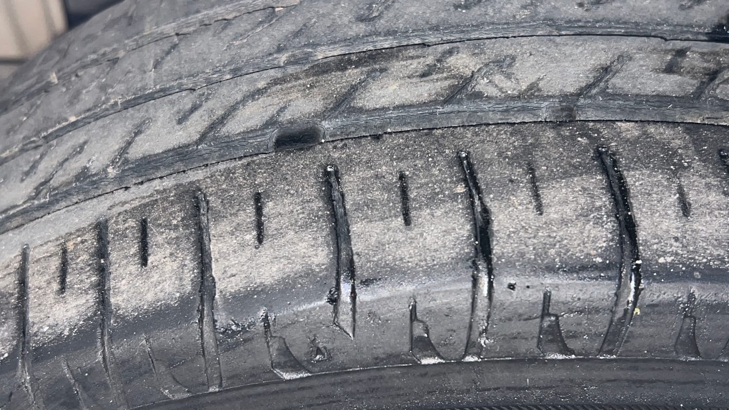 Used 2014 Maruti Suzuki Alto K10 VXi AMT Petrol Automatic tyres LEFT REAR TYRE TREAD VIEW