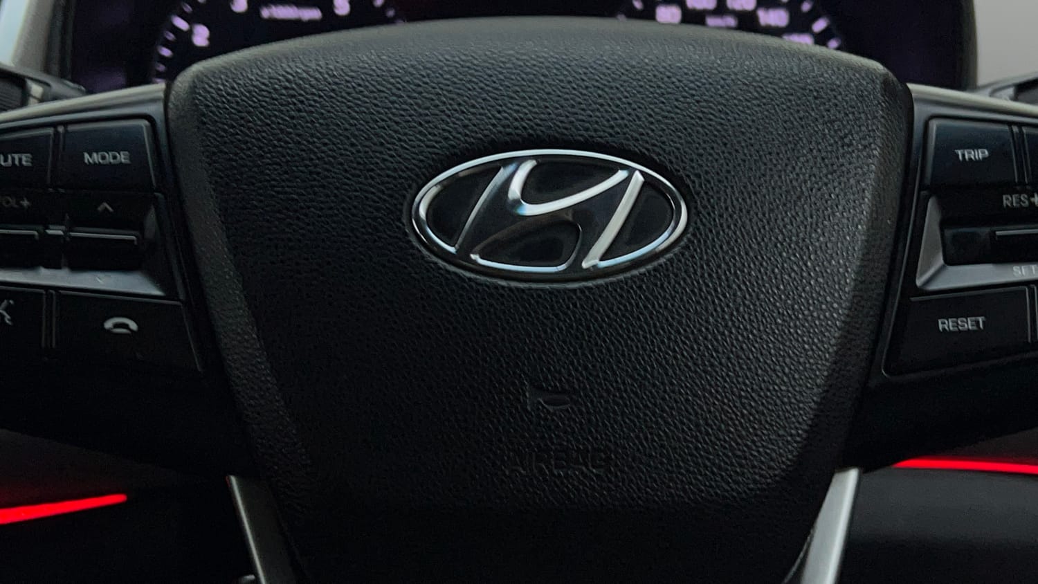 Used 2018 Hyundai Creta SX 1.6 AT Petrol Petrol Automatic top_features Airbags