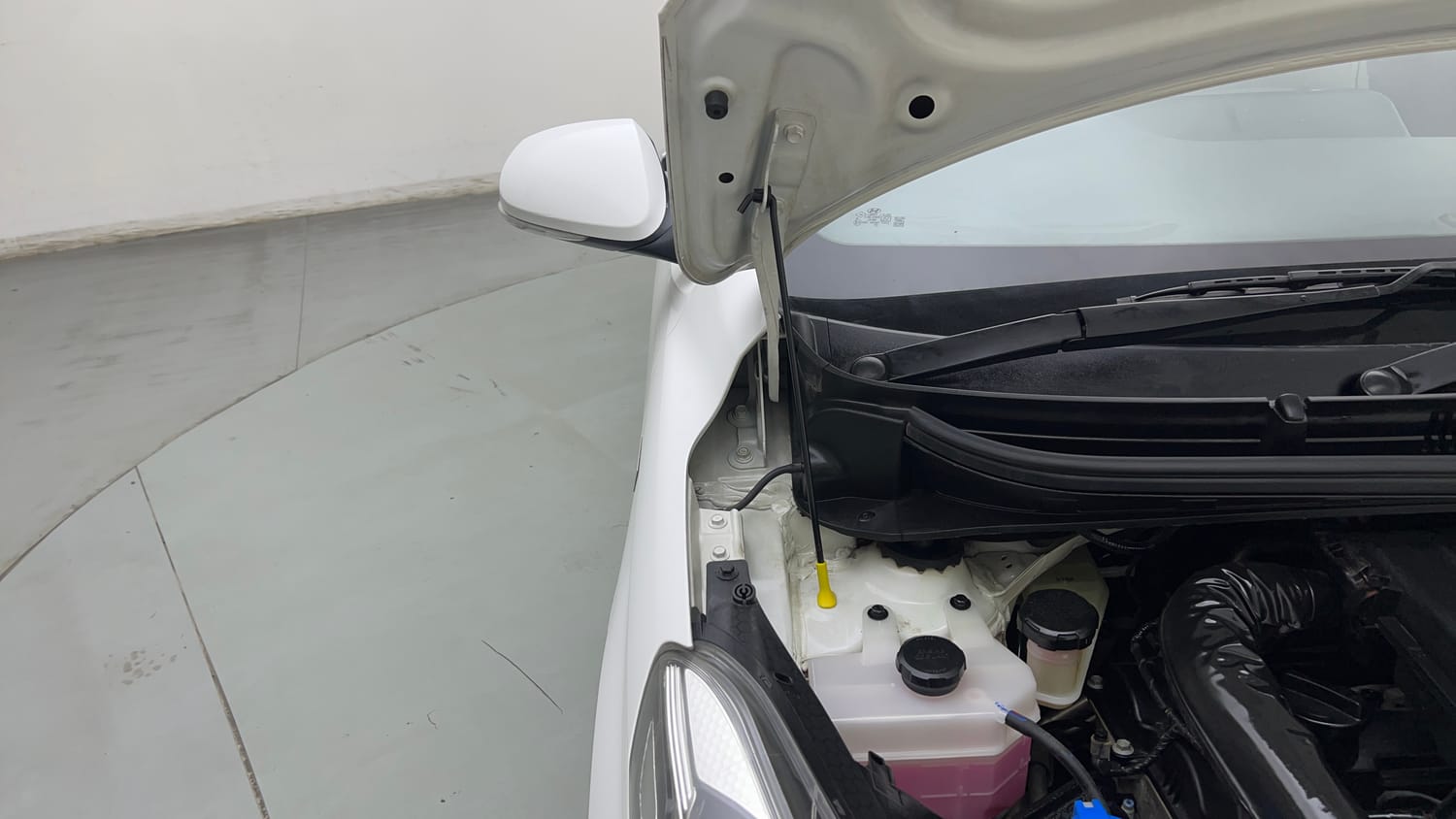 Used 2024 Hyundai Aura SX Plus 1.2 AMT Petrol Petrol Automatic engine ENGINE RIGHT SIDE HINGE & APRON VIEW