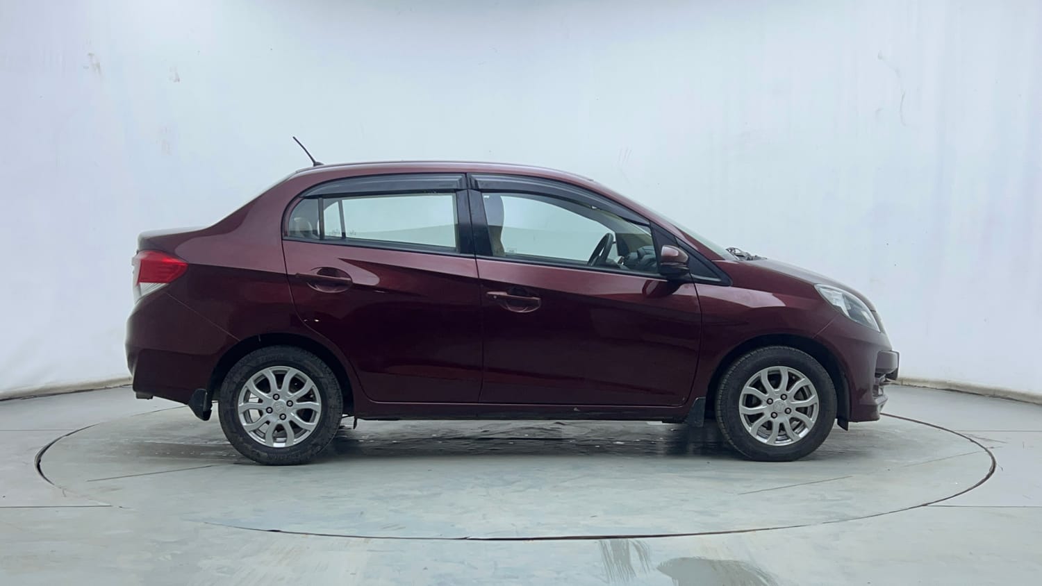 Used 2015 Honda Amaze 1.2 VX  (O)  i-VTEC Petrol Manual exterior RIGHT SIDE VIEW
