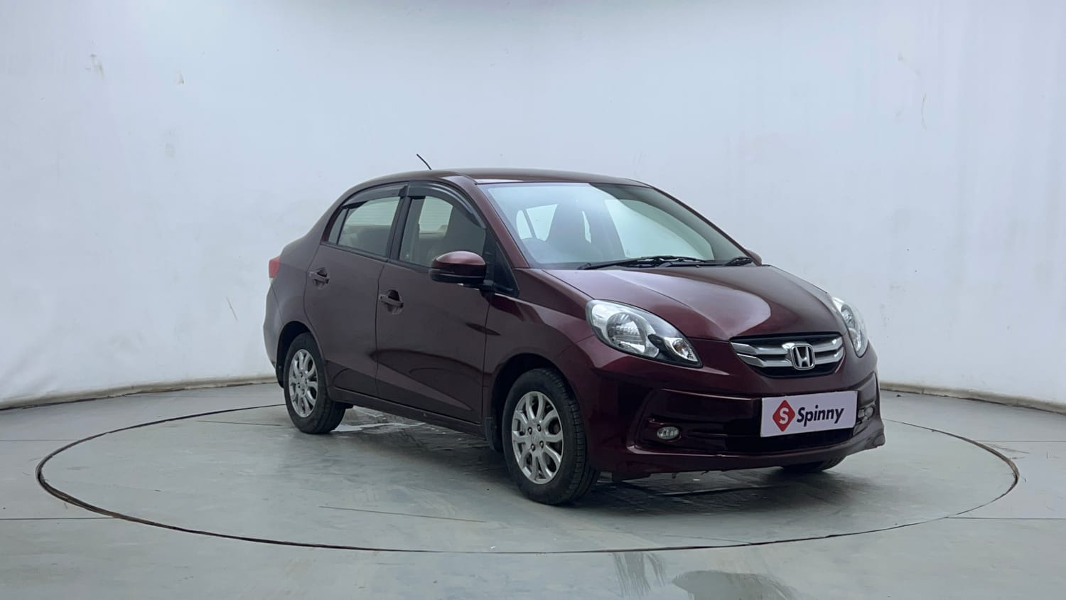 Used 2015 Honda Amaze 1.2 VX  (O)  i-VTEC Petrol Manual exterior RIGHT FRONT CORNER VIEW