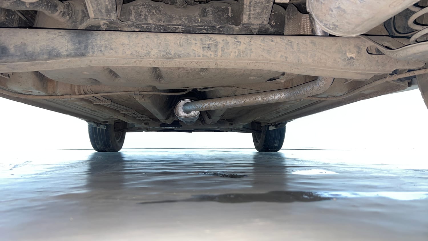Used 2020 Kia Sonet HTX 1.0 iMT Petrol Manual extra REAR UNDERBODY VIEW (TAKEN FROM REAR)