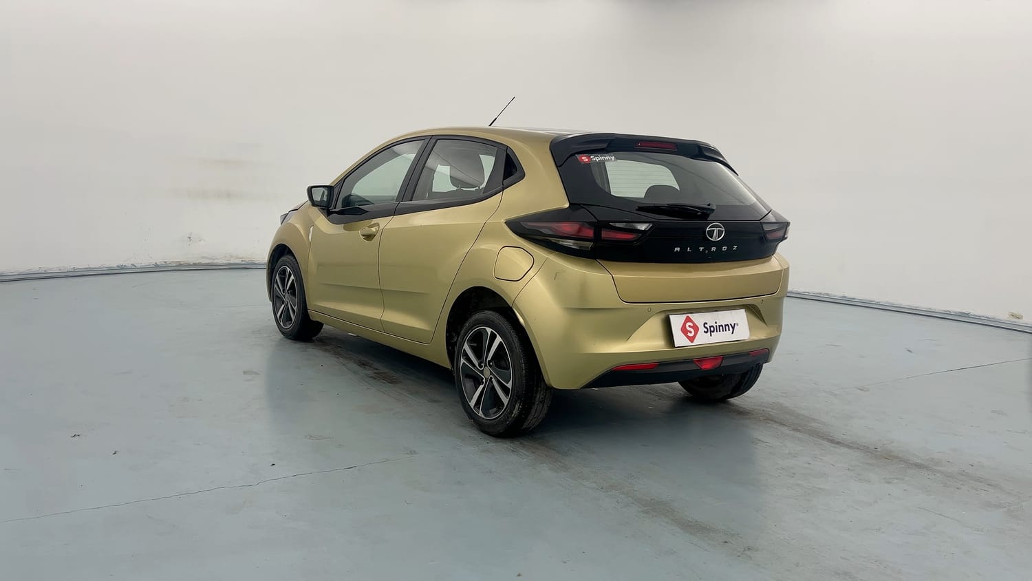 Used 2020 Tata Altroz XZ (O) Petrol Petrol Manual exterior LEFT REAR CORNER VIEW