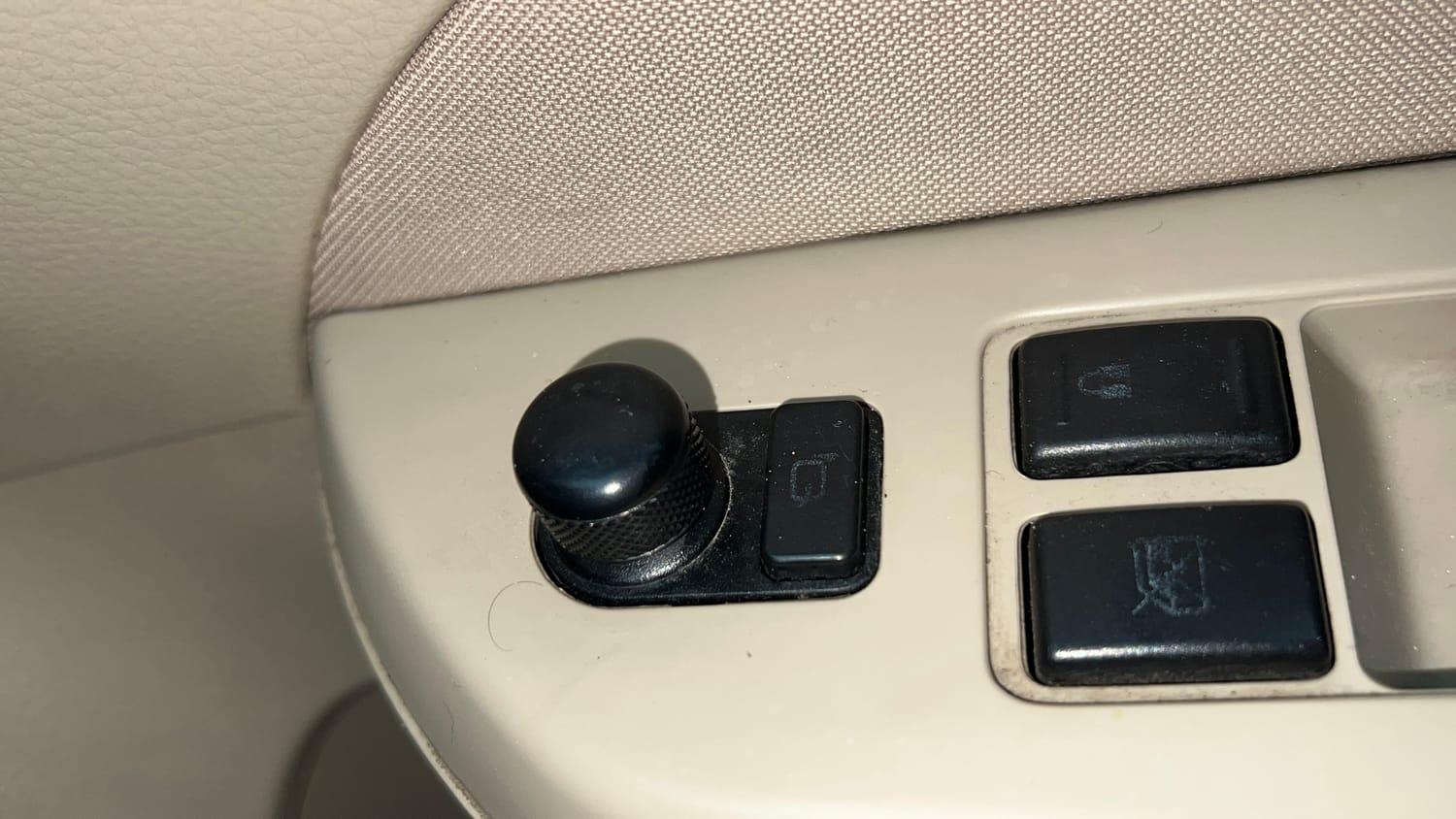 Used 2017 Maruti Suzuki Swift Dzire VXI Petrol Manual top_features Adjustable ORVM