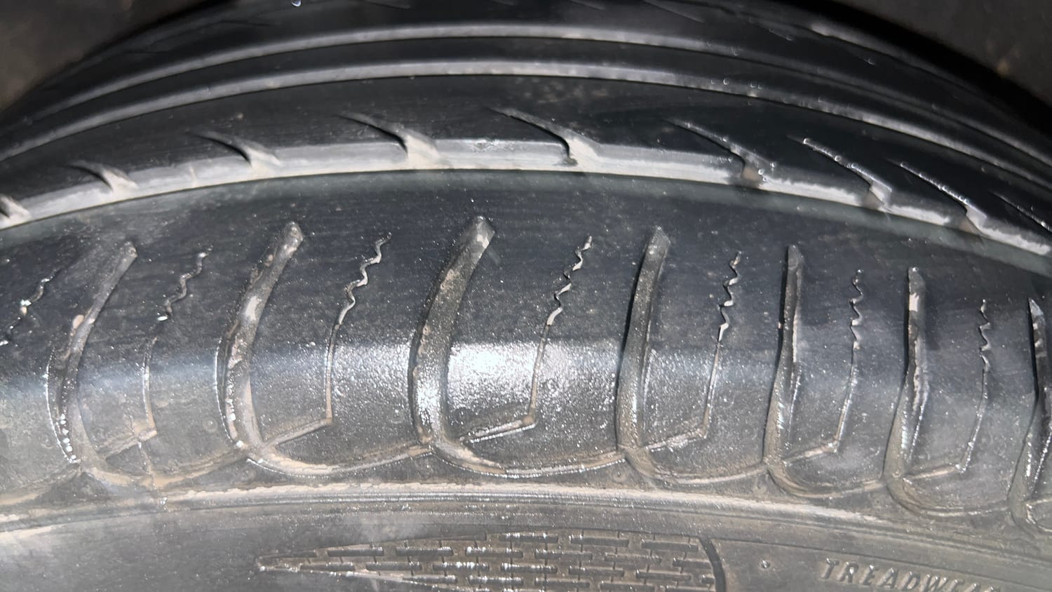 Used 2016 Ford EcoSport Titanium 1.5L TDCi Diesel Manual tyres RIGHT REAR TYRE TREAD VIEW