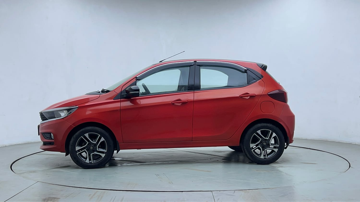 Used 2020 Tata Tiago XZA Plus Dual Tone Petrol Automatic exterior LEFT SIDE VIEW