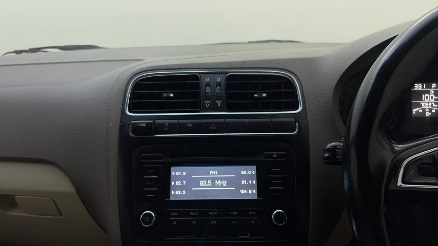 Used 2016 Skoda Rapid 1.5 TDI CR Style Plus AT Diesel Automatic top_features Integrated (in-dash) music system