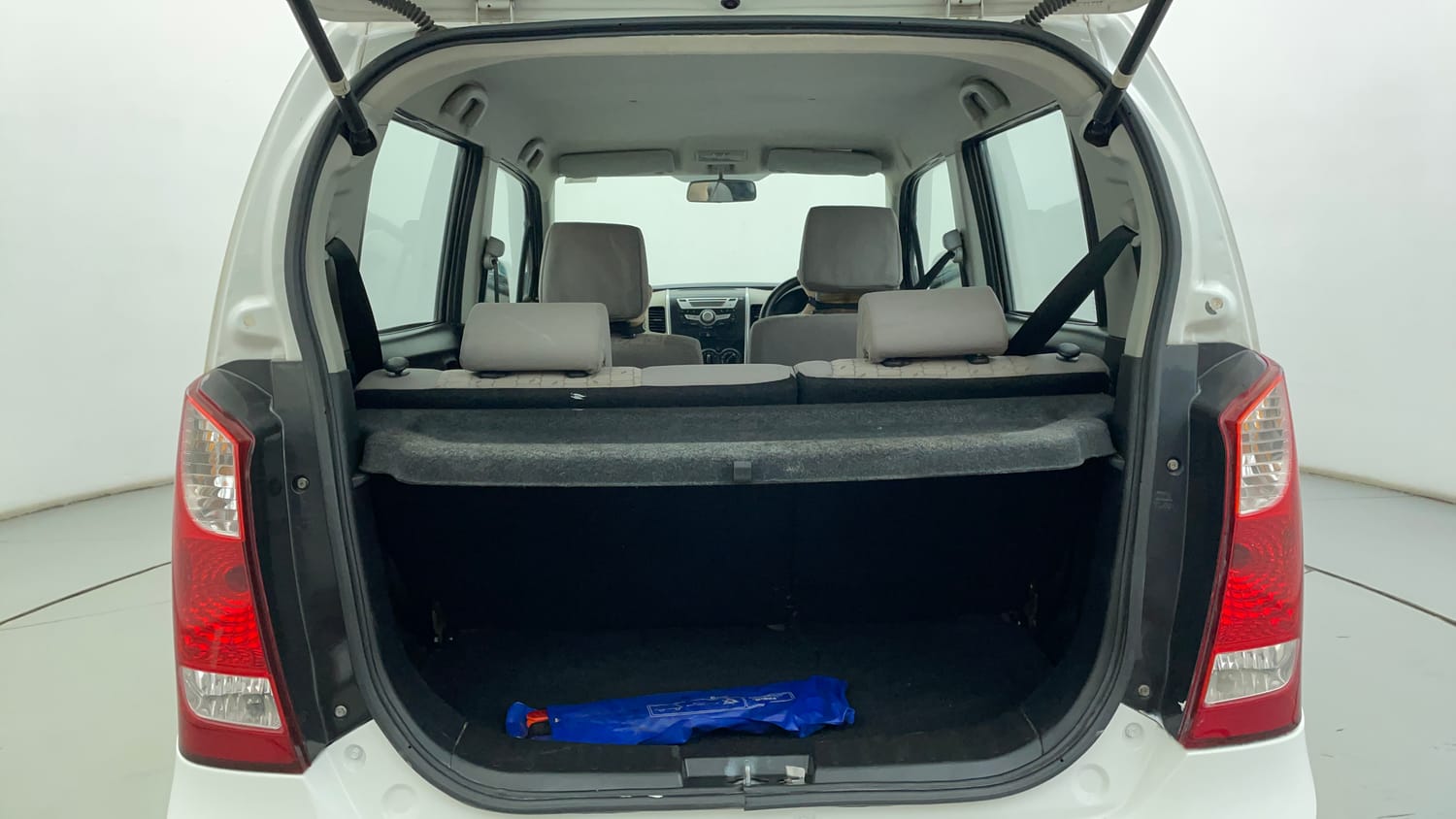 Used 2016 Maruti Suzuki Wagon R 1.0 VXI AMT Petrol Automatic interior DICKY INSIDE VIEW