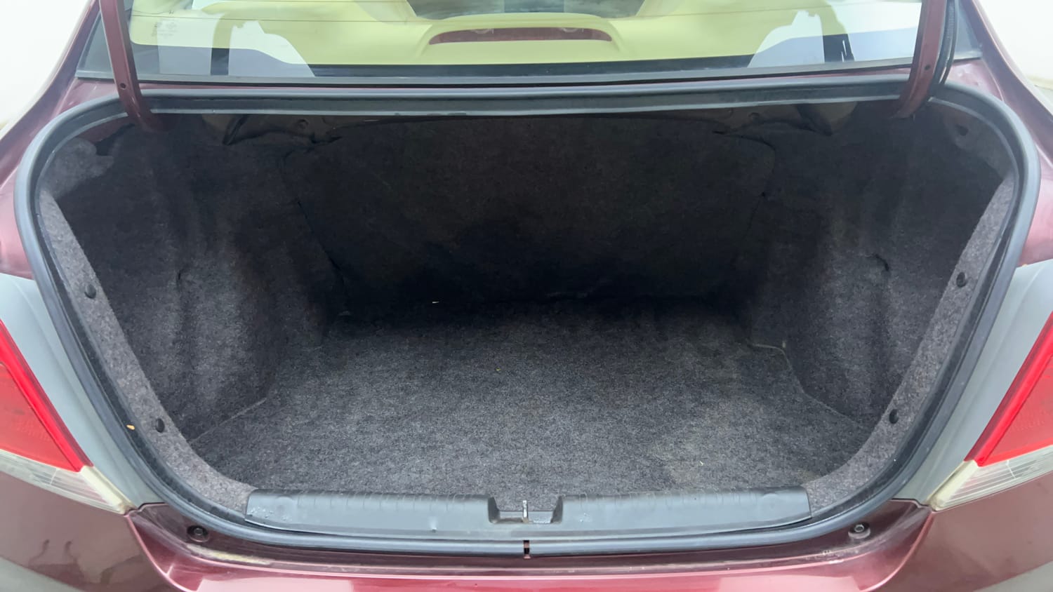 Used 2015 Honda Amaze 1.2 VX  (O)  i-VTEC Petrol Manual interior DICKY INSIDE VIEW