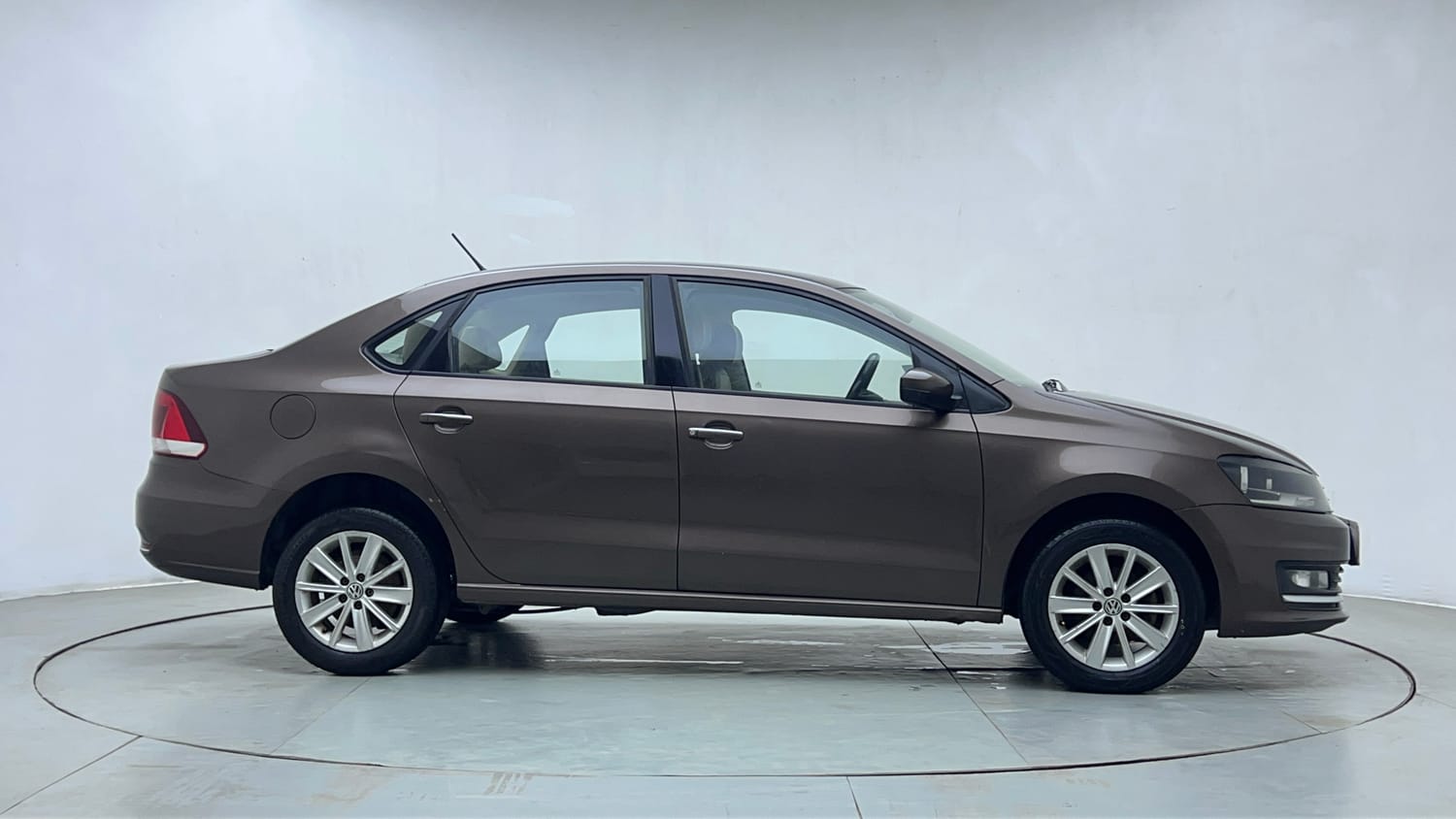 Used 2016 Volkswagen Vento Highline Petrol AT Petrol Automatic exterior RIGHT SIDE VIEW