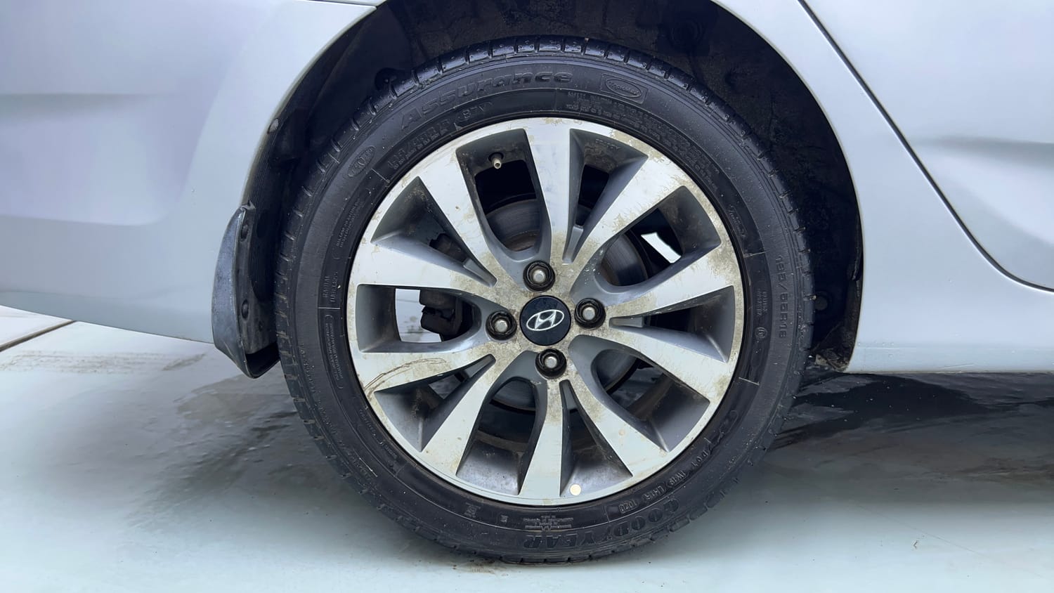 Used 2013 Hyundai Verna Fluidic 1.6 VTVT SX AT Petrol Automatic tyres RIGHT REAR TYRE RIM VIEW
