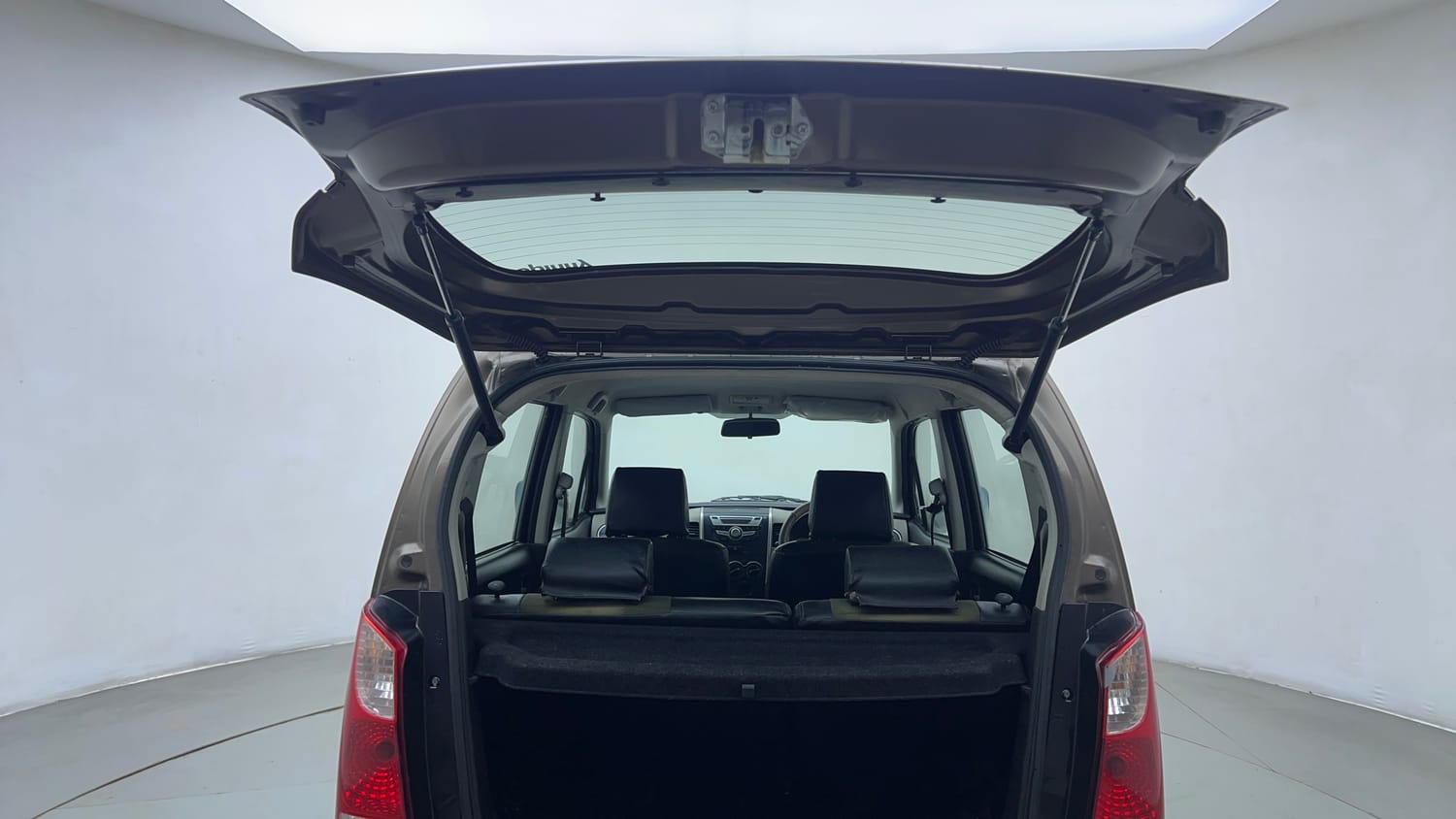Used 2013 Maruti Suzuki Wagon R VXI Petrol Manual interior DICKY DOOR OPEN VIEW