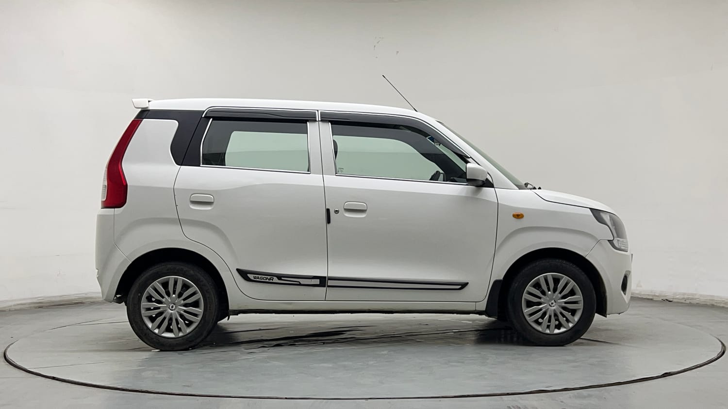 Used 2024 Maruti Suzuki Wagon R VXI 1.0 Petrol Manual exterior RIGHT SIDE VIEW