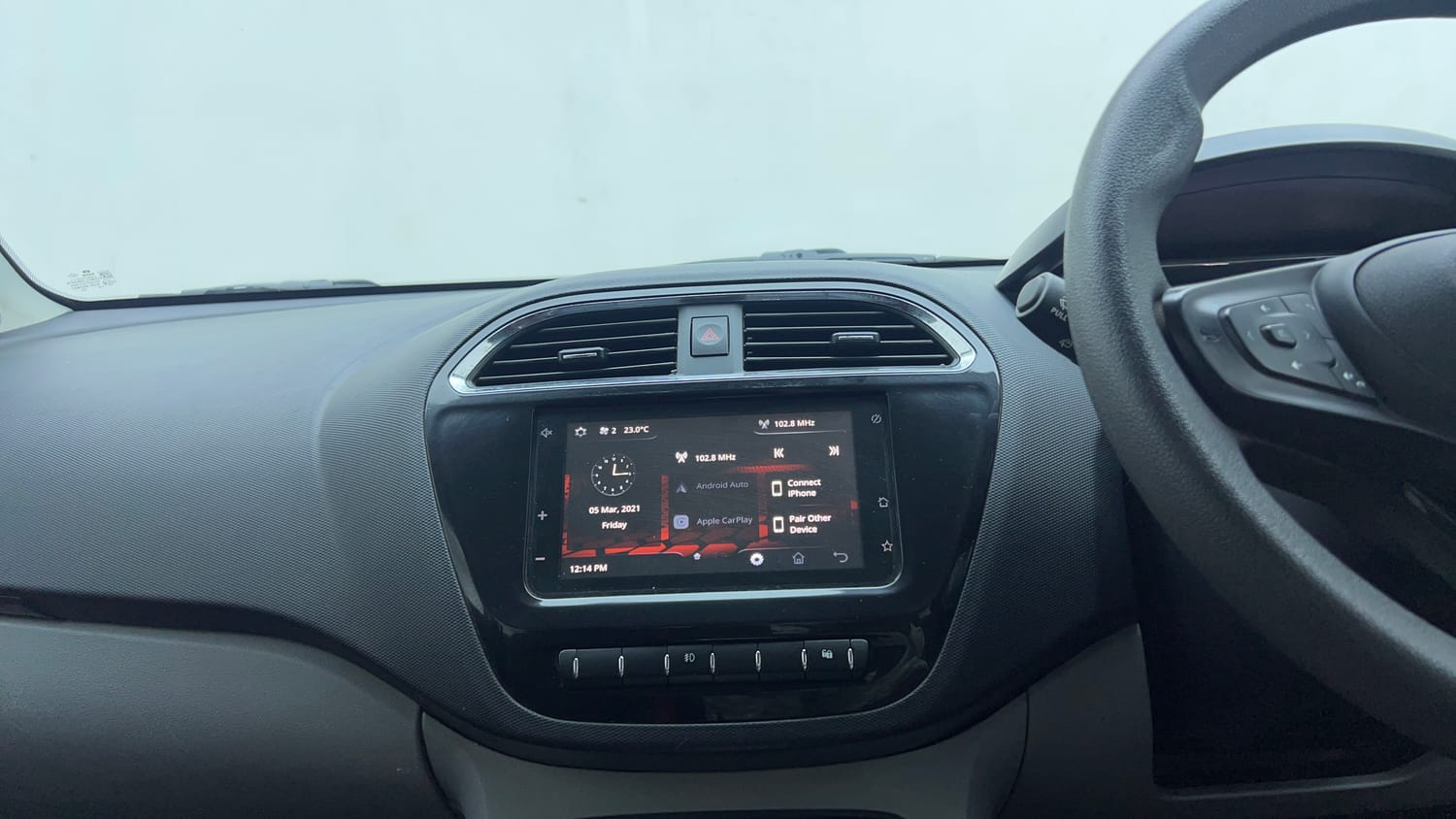 Used 2020 Tata Tiago XZA Plus Dual Tone Petrol Automatic top_features Touch screen infotainment system