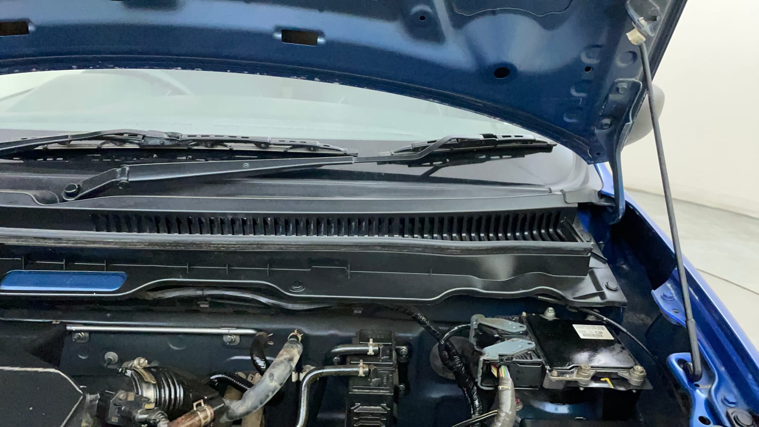 Used 2024 Maruti Suzuki Alto K10 VXi Plus Petrol Manual engine ENGINE LEFT SIDE HINGE & APRON VIEW