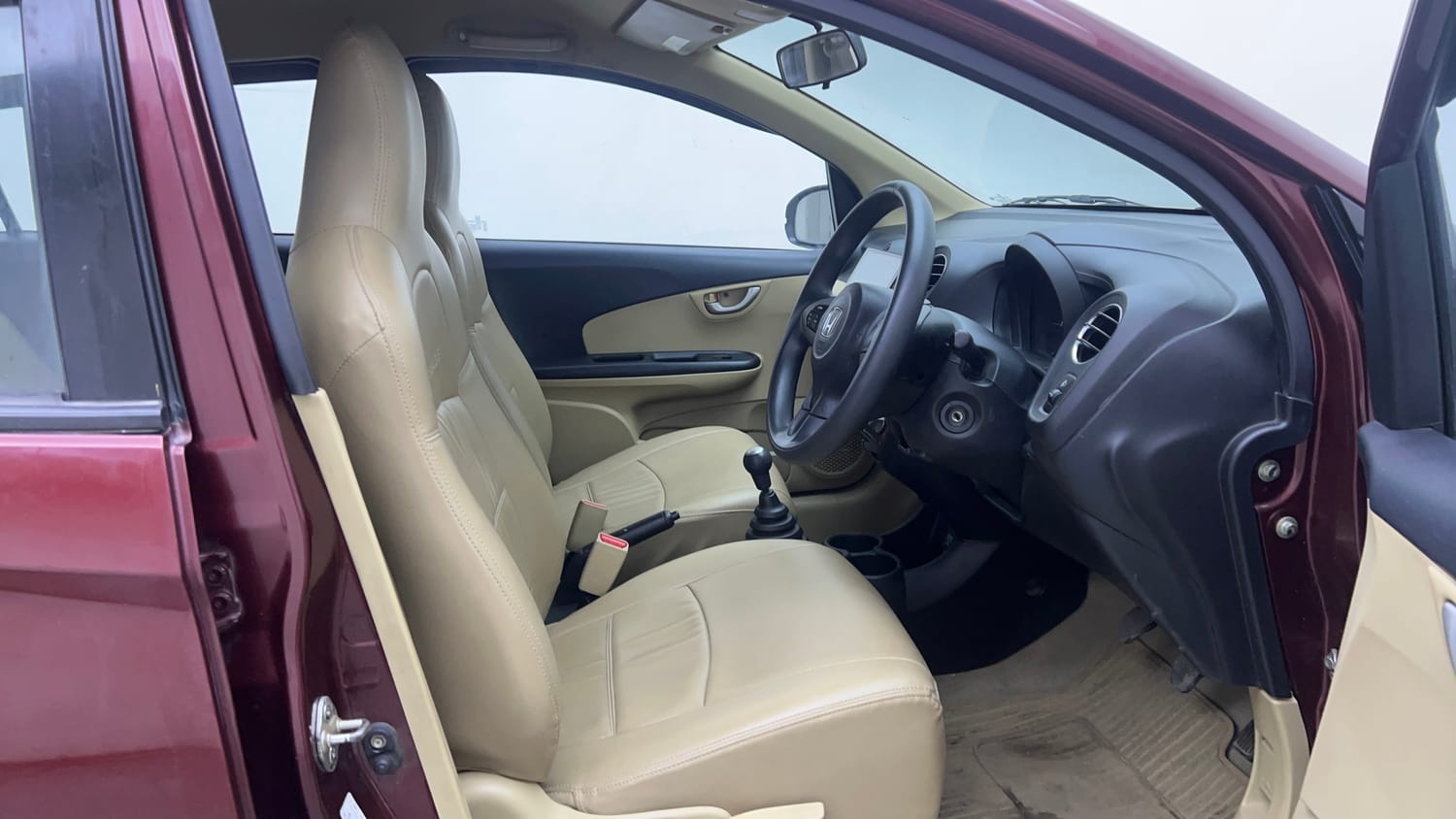 Used 2015 Honda Amaze 1.2 VX  (O)  i-VTEC Petrol Manual interior RIGHT SIDE FRONT DOOR CABIN VIEW