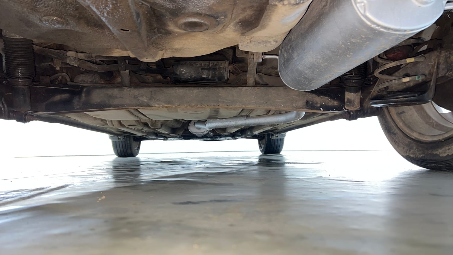 Used 2013 Hyundai Verna Fluidic 1.6 VTVT SX AT Petrol Automatic extra REAR UNDERBODY VIEW (TAKEN FROM REAR)