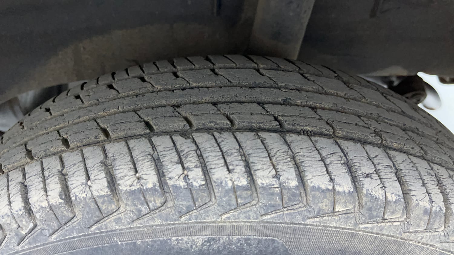 Used 2018 Renault Kwid CLIMBER 1.0 Petrol Manual tyres LEFT REAR TYRE TREAD VIEW