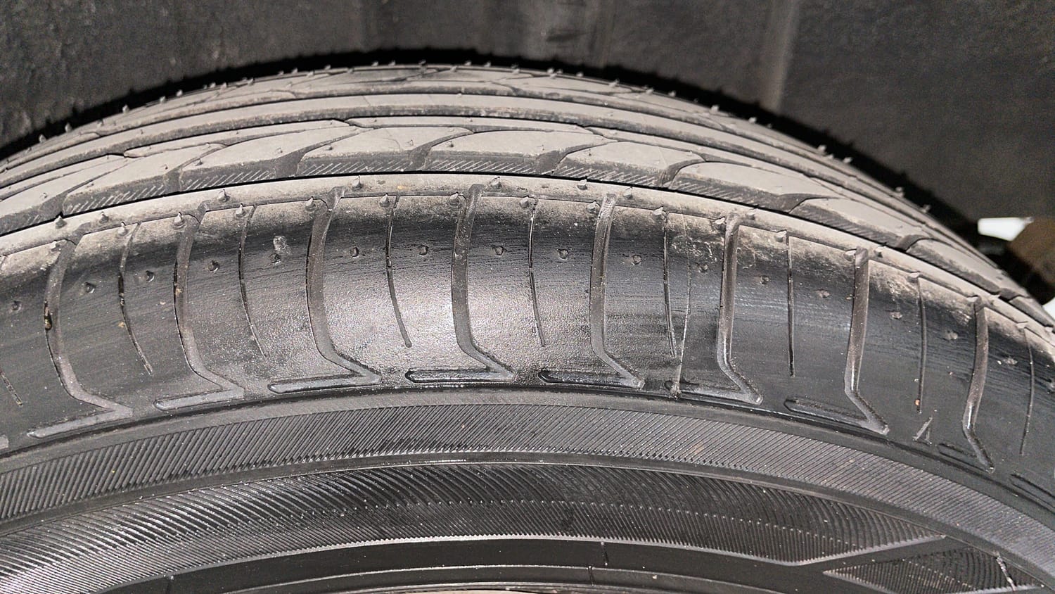 Used 2022 Renault Triber RXT EASY-R AMT Petrol Automatic tyres LEFT REAR TYRE TREAD VIEW
