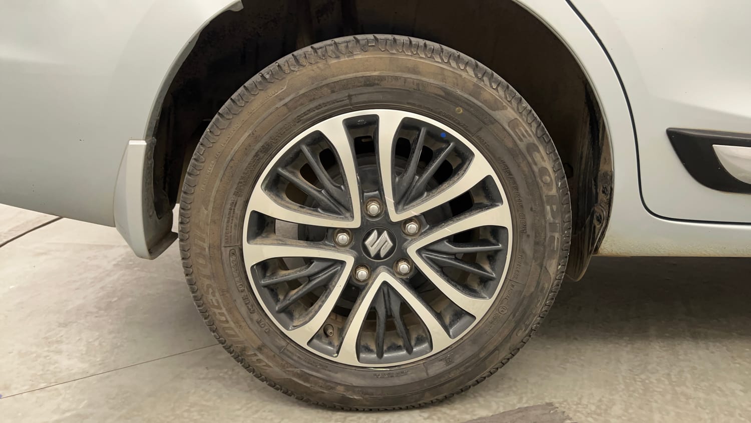 Used 2023 Maruti Suzuki Ertiga ZXi Plus Petrol Manual tyres RIGHT REAR TYRE RIM VIEW