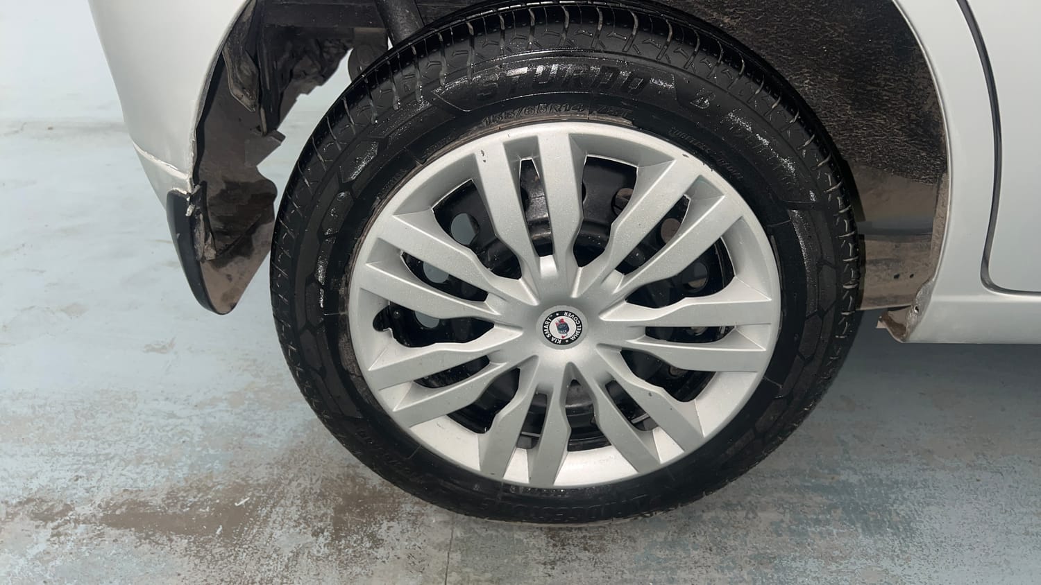 Used 2013 Maruti Suzuki Wagon R 1.0 VXi Petrol Manual tyres RIGHT REAR TYRE RIM VIEW