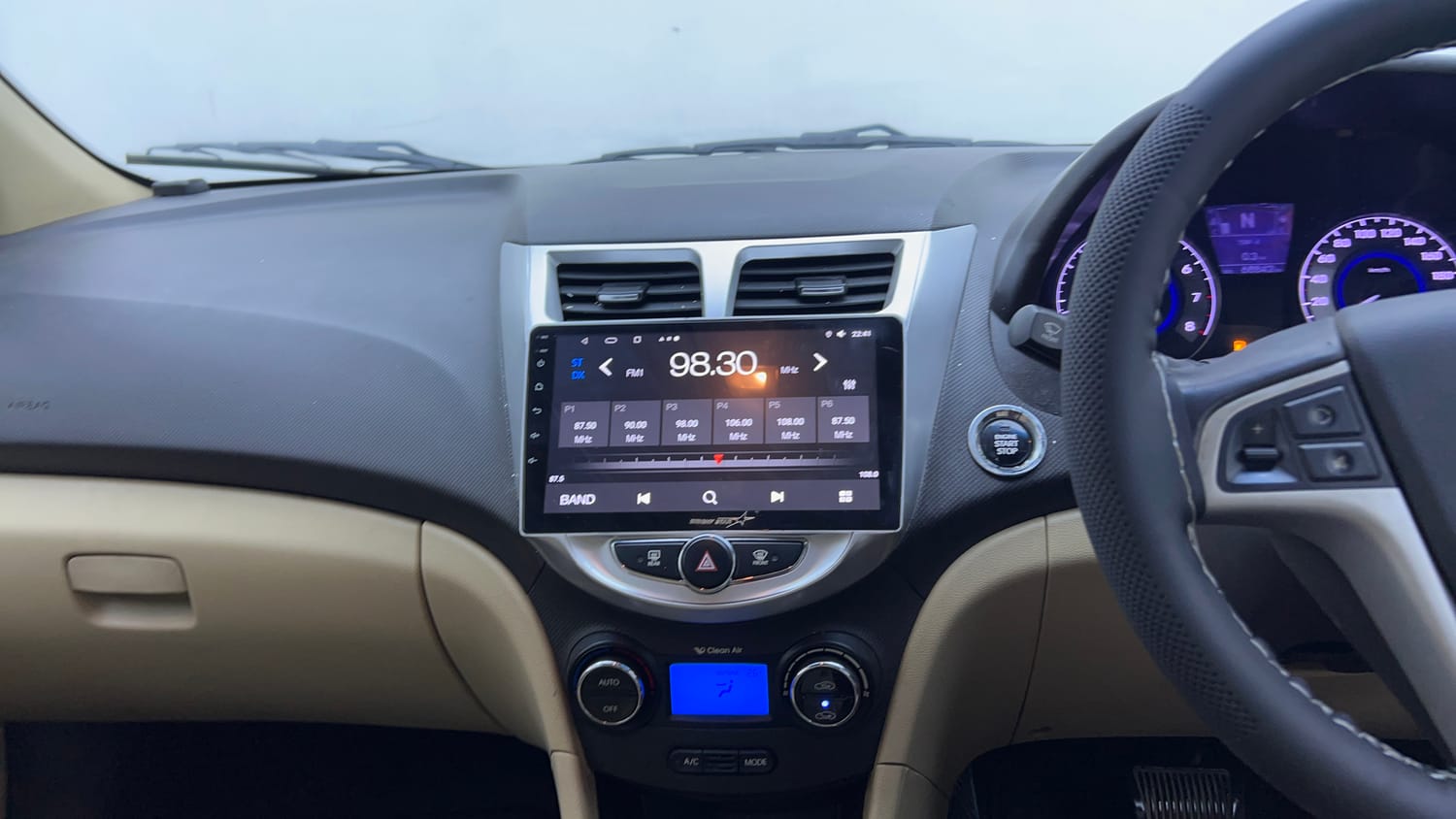 Used 2013 Hyundai Verna Fluidic 1.6 VTVT SX AT Petrol Automatic interior MUSIC SYSTEM & AC CONTROL VIEW