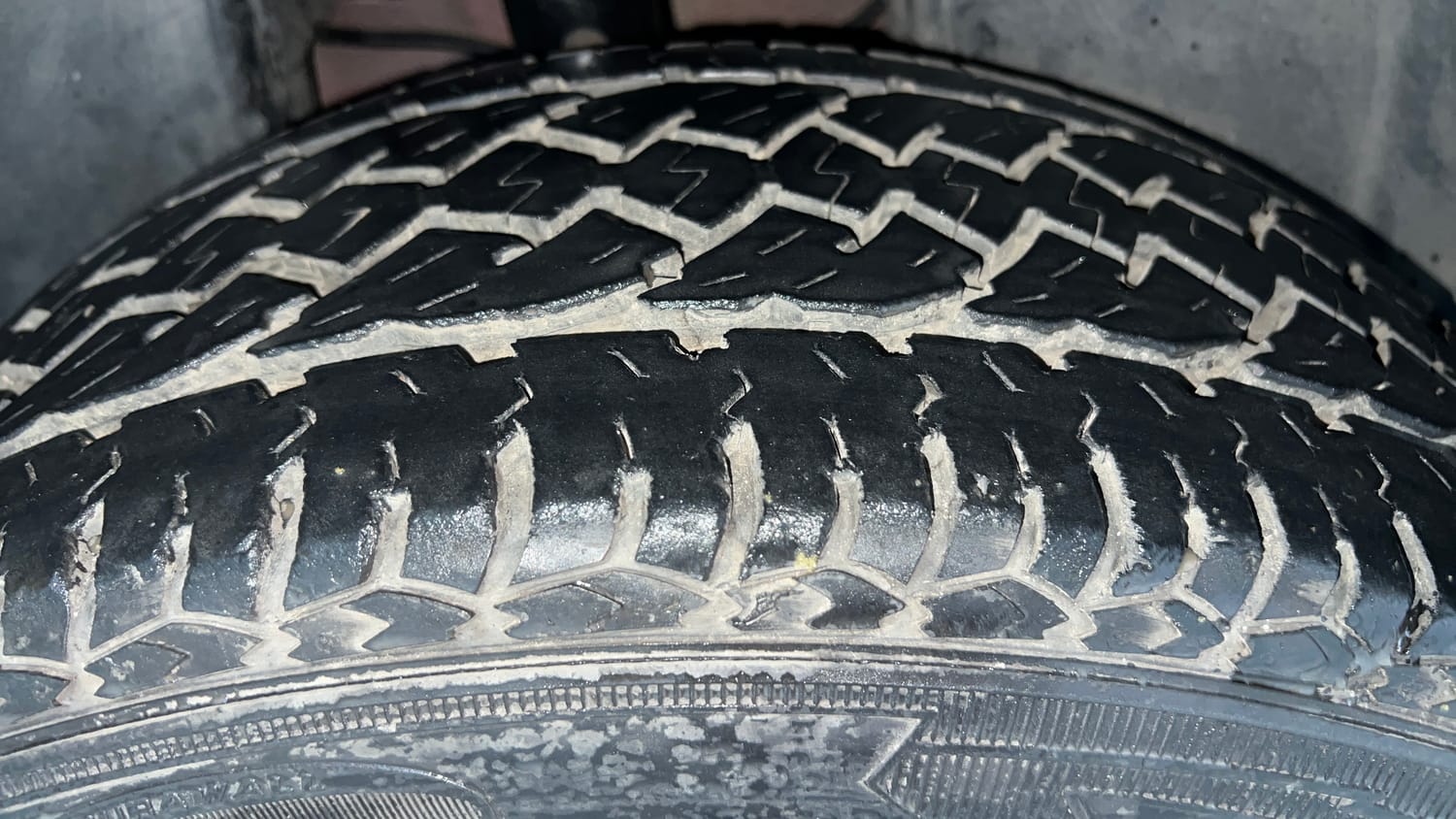 Used 2019 Jeep Compass Limited 1.4 Petrol AT Petrol Automatic tyres RIGHT REAR TYRE TREAD VIEW