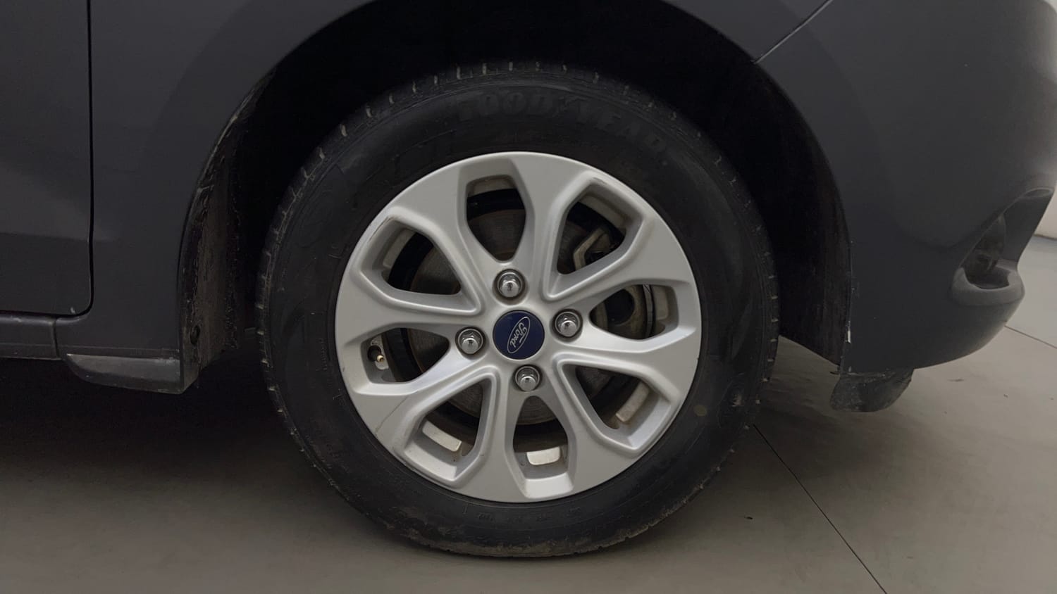 Used 2016 Ford Figo Titanium 1.5 Ti-VCT AT Petrol Automatic tyres RIGHT FRONT TYRE RIM VIEW