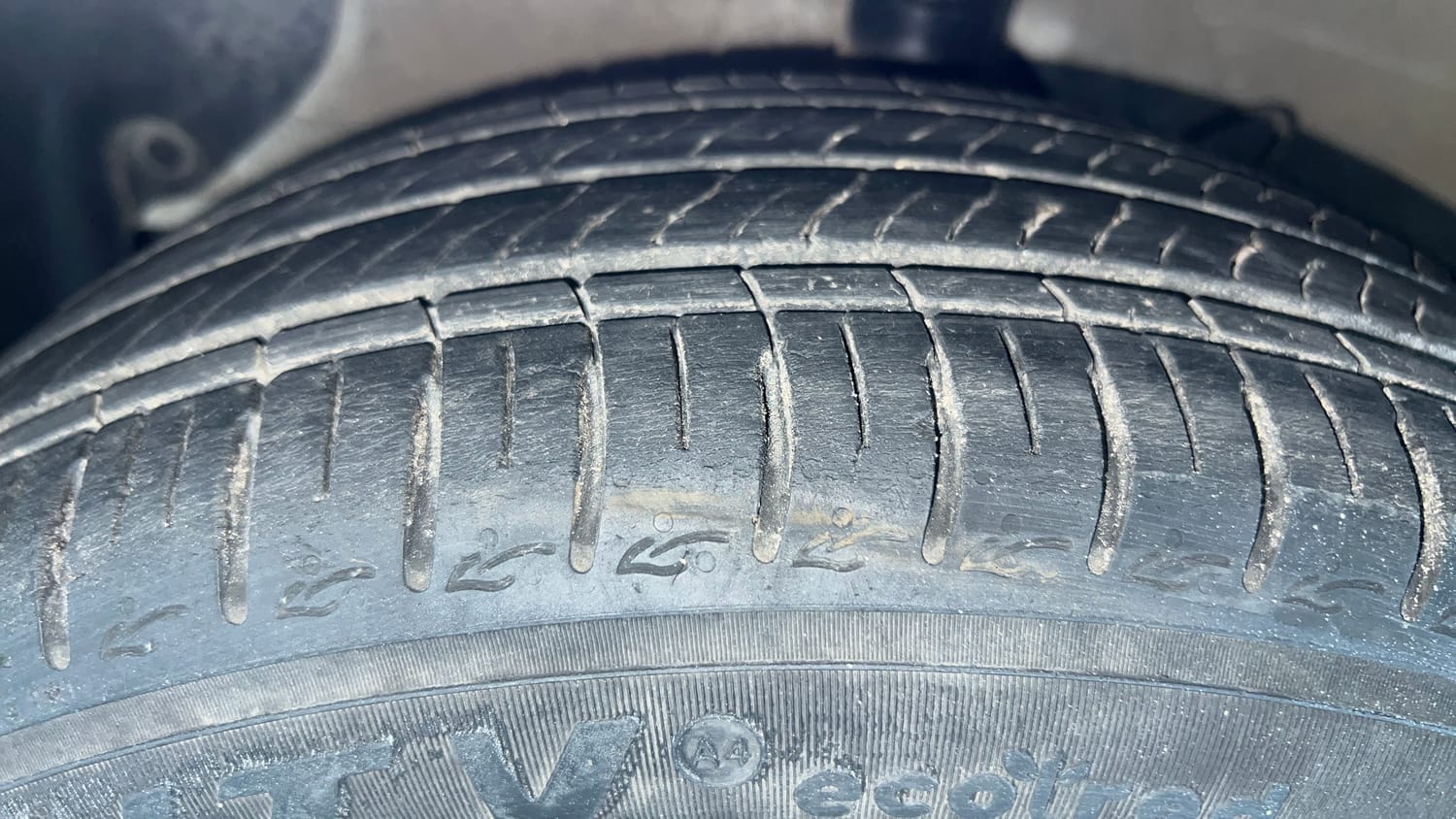 Used 2024 Hyundai Aura SX Plus 1.2 AMT Petrol Petrol Automatic tyres LEFT FRONT TYRE TREAD VIEW