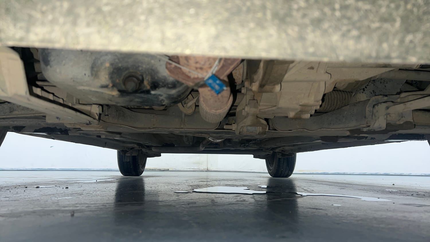 Used 2020 Tata Altroz XZ (O) Petrol Petrol Manual extra FRONT LEFT UNDERBODY VIEW