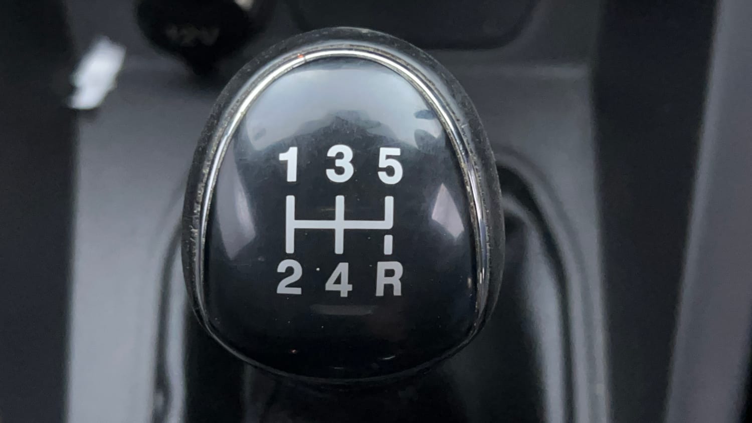 Used 2018 Ford Figo Trend 1.2 Ti-VCT Petrol Manual interior GEAR  KNOB VIEW