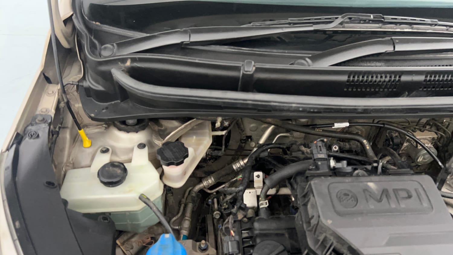 Used 2018 Hyundai Santro Asta Petrol Manual engine ENGINE RIGHT SIDE HINGE & APRON VIEW