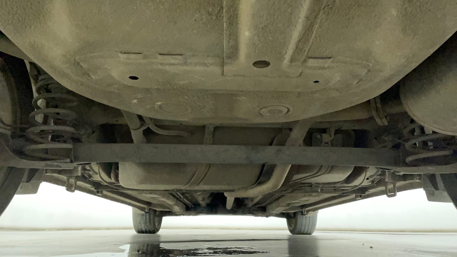 Used 2017 Maruti Suzuki Ciaz Alpha 1.3 Hybrid Diesel Manual extra REAR UNDERBODY VIEW (TAKEN FROM REAR)