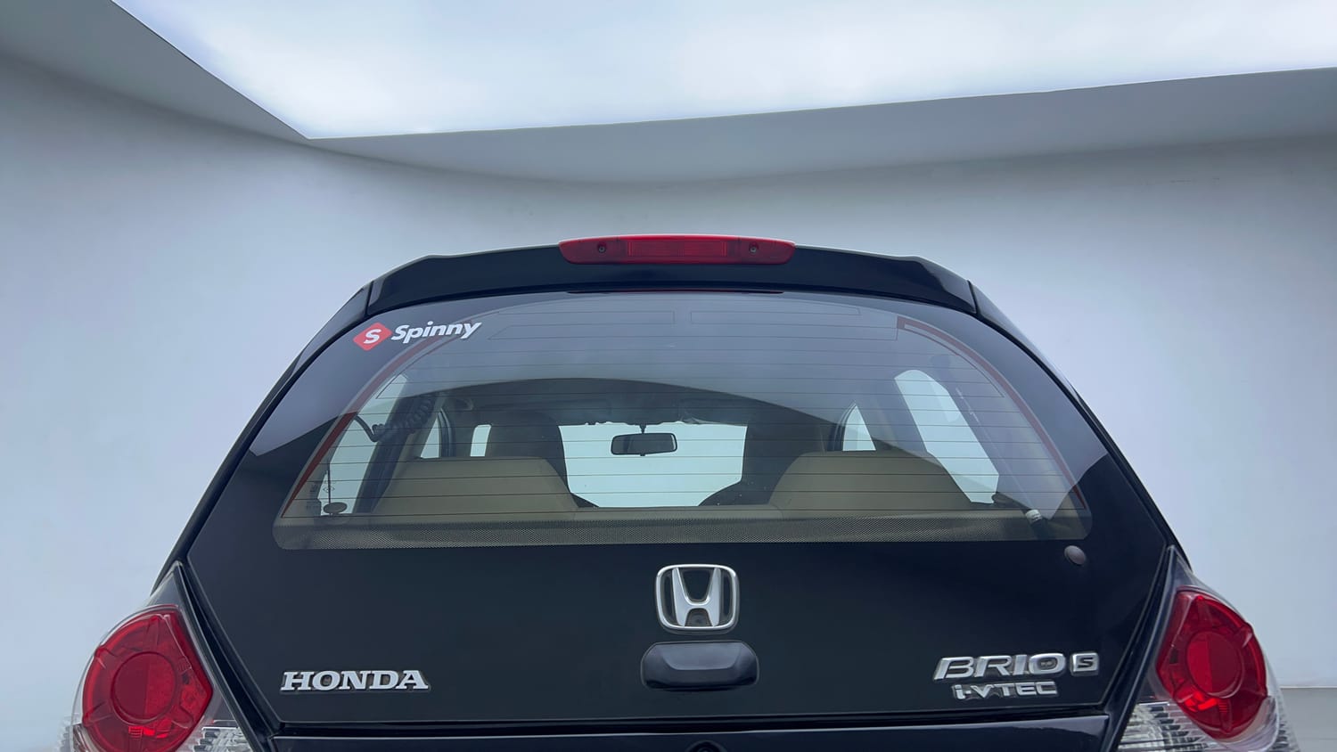 Used 2014 Honda Brio S MT Petrol Manual exterior BACK WINDSHIELD VIEW