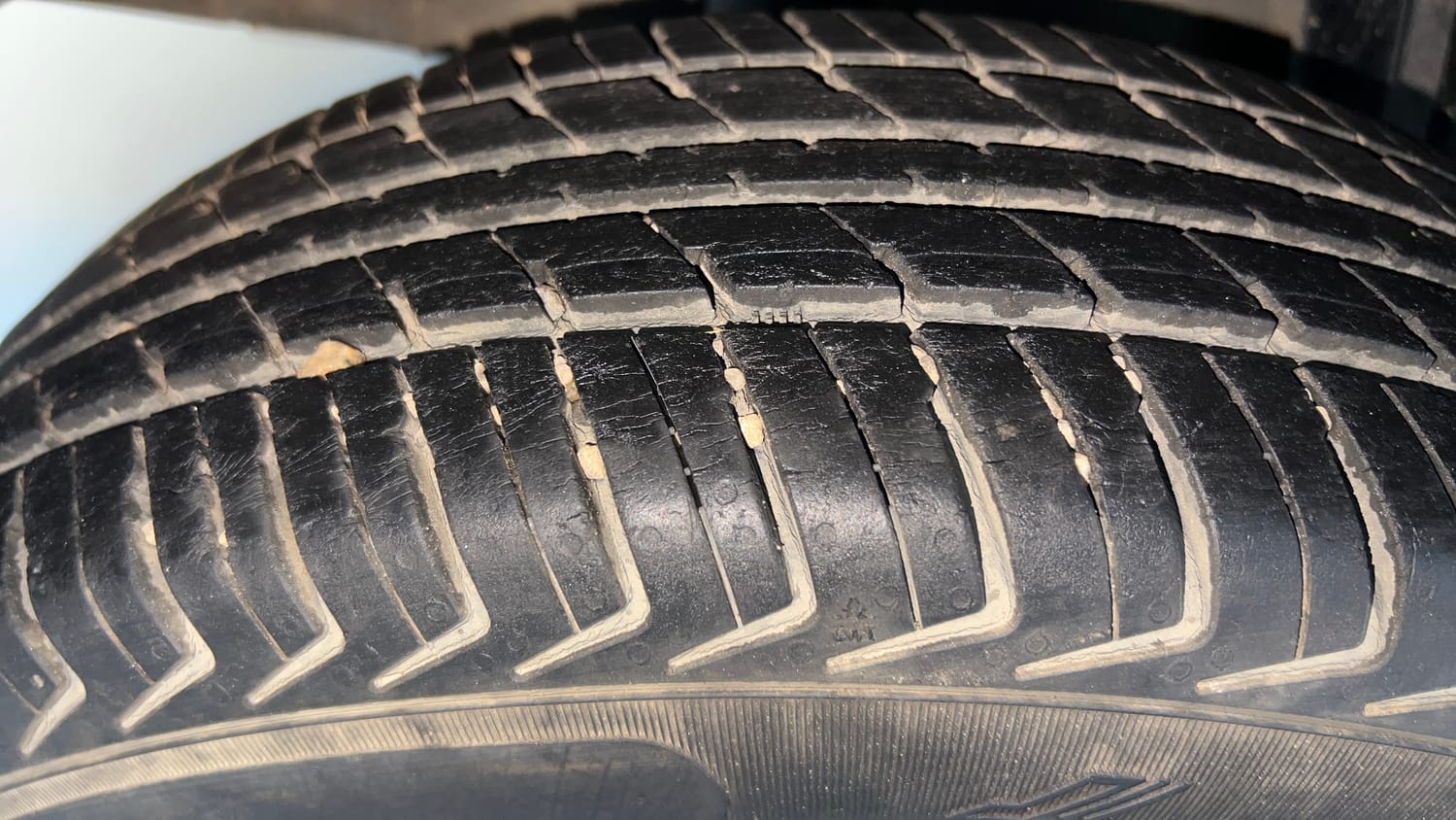 Used 2020 Renault Kwid 1.0 RXT AMT Opt Petrol Automatic tyres RIGHT REAR TYRE TREAD VIEW