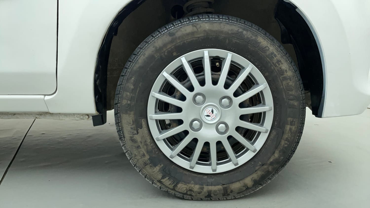 Used 2017 Maruti Suzuki Alto 800 LXi Petrol Manual tyres RIGHT FRONT TYRE RIM VIEW