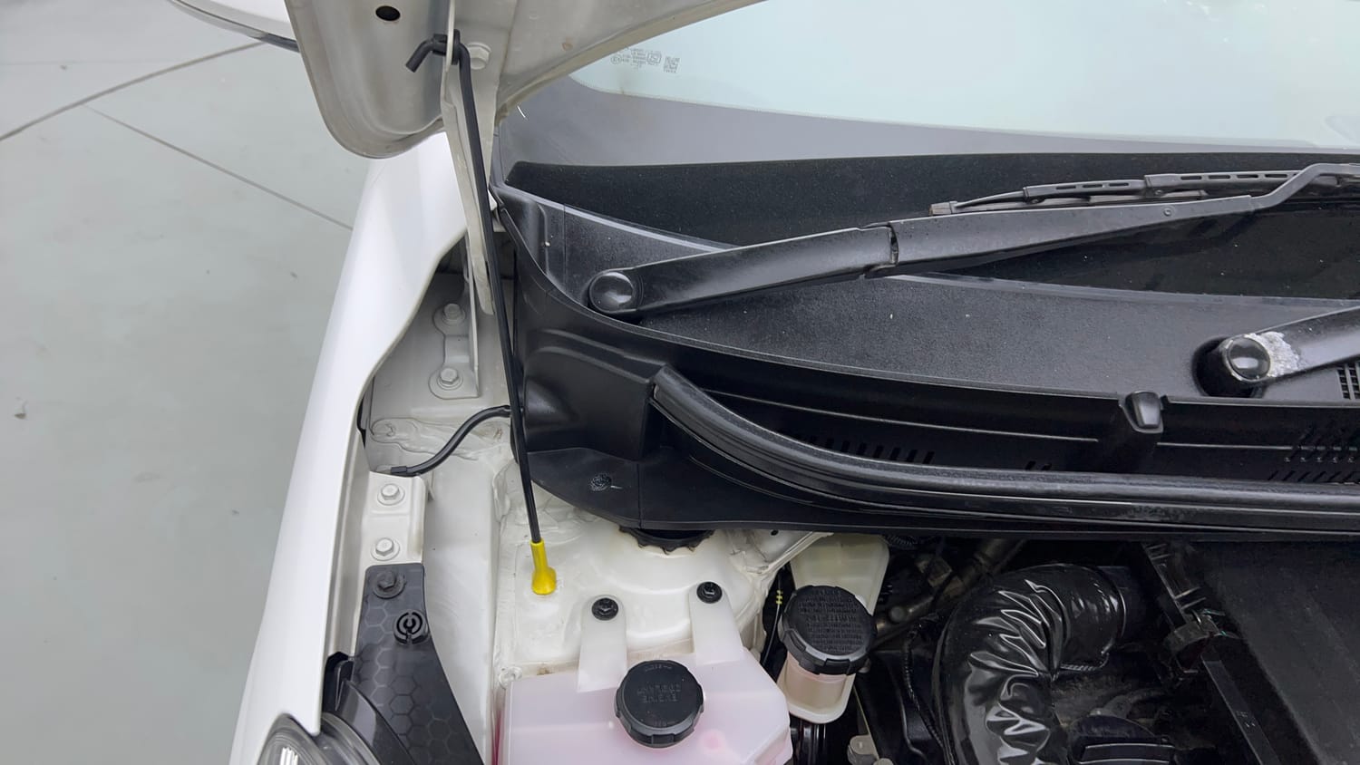Used 2023 Hyundai Grand i10 Nios Sportz 1.2 Kappa CNG Cng Manual engine ENGINE RIGHT SIDE HINGE & APRON VIEW