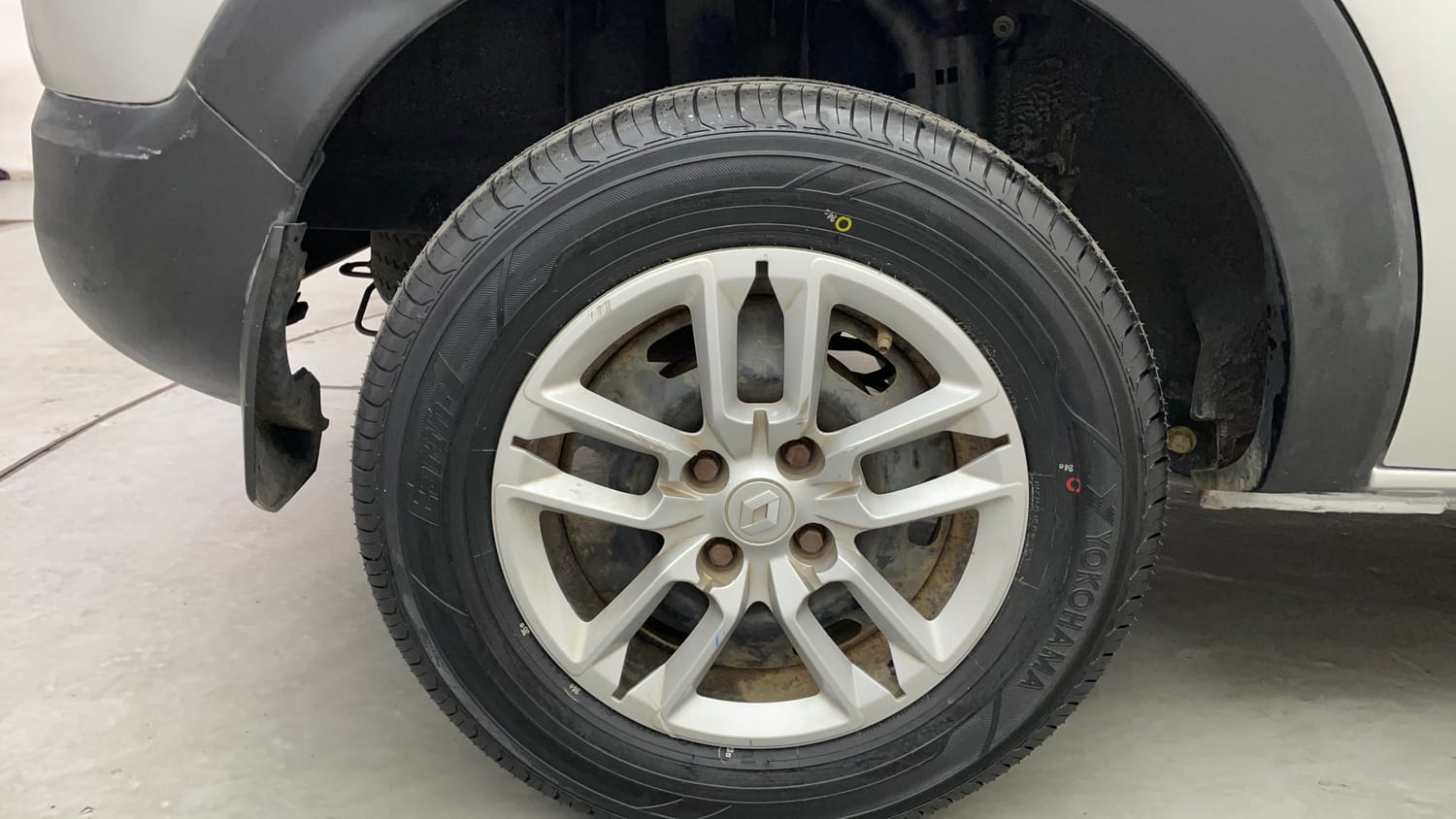 Used 2022 Renault Triber RXT EASY-R AMT Petrol Automatic tyres RIGHT REAR TYRE RIM VIEW