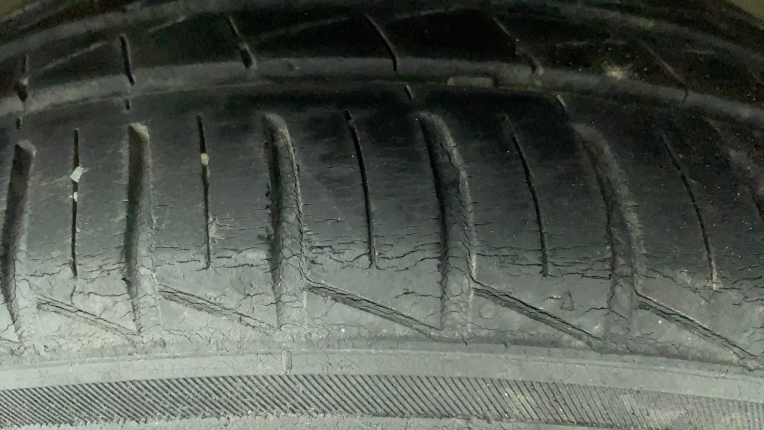 Used 2020 Hyundai Grand i10 Nios Sportz AMT 1.2 Kappa VTVT Petrol Automatic tyres LEFT REAR TYRE TREAD VIEW